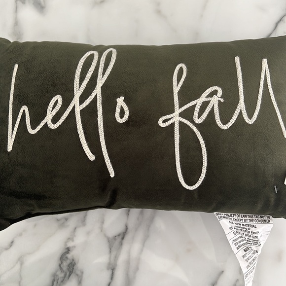 Target Bullseye 2023 - NWT - Throw Pillow Set - Picture 8 of 11